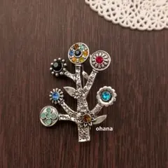 【E-97】カラフルなラインストーンの木のブローチ　サイズ大 北欧雑貨好きさん