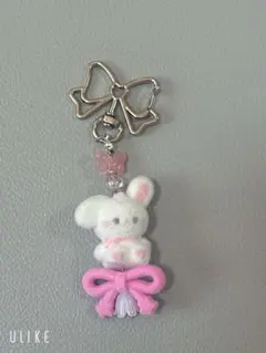 ウサギとリボンのチャーム