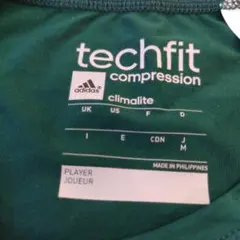 美品adidas techfit compression シャツ グリーン 長袖