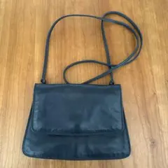 レザーショルダーバッグ サコッシュ　紺