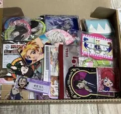キャラクターグッズ　まとめ売り　カード　シール　缶バッジ　アクリル