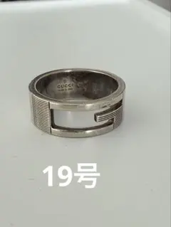 Gucci シルバーリング モダンデザイン
