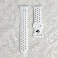 Apple Watch用ホワイトシリコンバンド穴あきデザイン 42/44mm対応