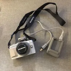 OLYMPUS E-PL7】ミラーレス一眼 本体と付属品 - メルカリ