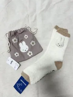 ミッフィー刺繍靴下と巾着袋セット