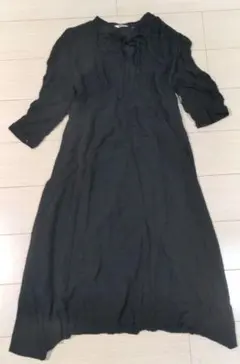 ユニクロ黒　レーヨン100％　ロングワンピース5分袖