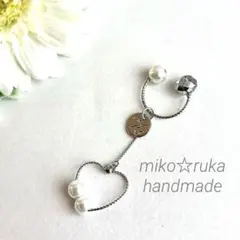 No.1277 ハンドメイド　ガラスパールのハートイヤーカフ　シルバー色　片耳用