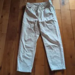 ユニクロ　スラウチテーパードアンクルジーンズ リラックステーパード白