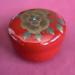 赤い花柄小物入れと小皿セット