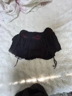 フリル付き黒ミニスカート