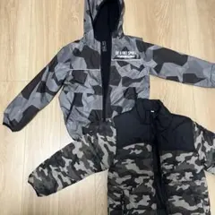 ひとのジャンバーのチャックを占める部分に少し傷があ流だけです