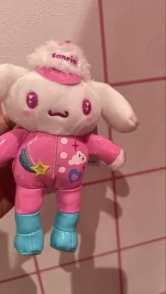 【原宿店限定】　マスコットホルダー　キービジュアル　シナモロール