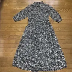Bershkaの小花柄ワンピース
