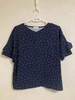 【新品】ネイビー ドット柄 フリル袖 半袖 トップスのサムネイル