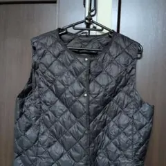 黒のキルティングノースリーブベスト