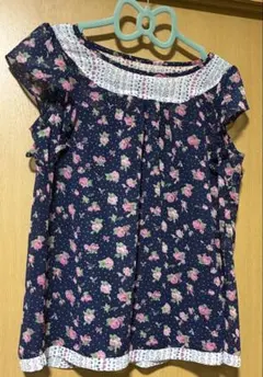 ナチュラルビューティーベーシック ネイビー花柄フリル袖シャツ