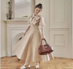 treat urself classic elegant one-pieceのサムネイル