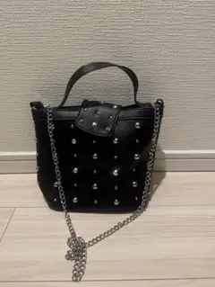 スタッズ付きブラックショルダーバッグ
