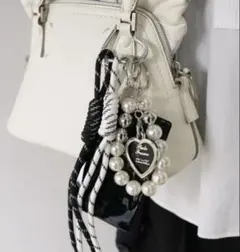 新品　じゃらじゃらバッグチャーム ハート　パール キーホルダー