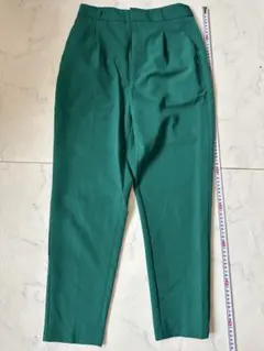 GUグリーンスラックス タック入り サイズM 訳あり値下げ即買いNG