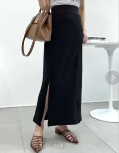 ブラック タイトスカート スリット入りのサムネイル