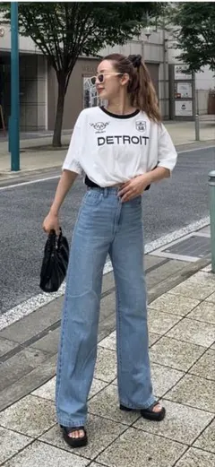 ライトブルーワイドレッグデニムパンツ