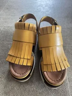 美品　エルビオザノン　タッセルフリンジ厚底サンダル　22.5〜23センチ