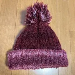 値下げ中❣️赤紫色ポンポン付きニット帽