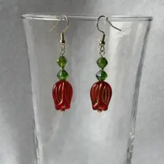 赤と緑のチューリップモチーフピアス[350]