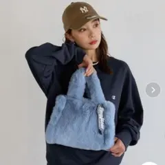 BAYFLOW 500mlのペットボトルも入る]ロゴチャーム付きファートート