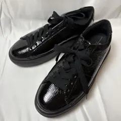 ブラック スニーカー