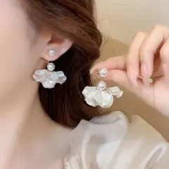 ２way!パール フラワー ピアス 結婚式 ブライダル ホワイト 華やか 高級感