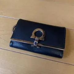 フェラガモ ( Salvatore Ferragamo )キーケース