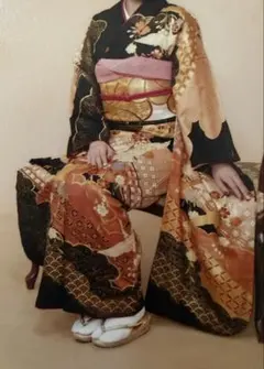 振袖4点セット　黒×ゴールド　成人式結婚式前撮りのサムネイル