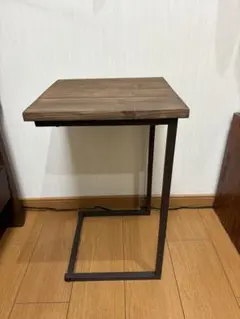 ナイトテーブル