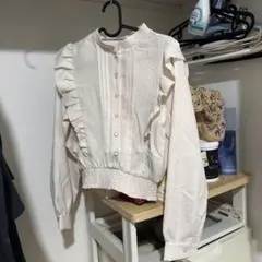 mily bilet フリルブラウス 長袖 アイボリーのサムネイル