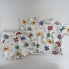 Hello Kitty しまむら　コラボ Tシャツ パンツ　セットアップのサムネイル