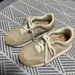 New Balance ベージュ スニーカー237