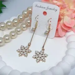 ハンドメイドピアス❤️キラキラストーン×雪の結晶ピアス❤️ピアス揺れるスノゥフレイク