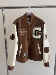 Carhartt スタジャン Mサイズ ブラウン・ホワイトのサムネイル