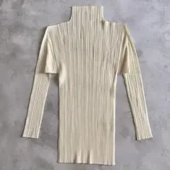 PLEATS PLEASE 21SS 長袖 ショット丈　クロップドトップス PLEATS PLEASE 21SS 長袖 ショット丈 クロップドトップス - メルカリ