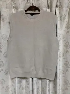 ベージュ ノースリーブ ニットベスト　UNIQLO（ユニクロ）
