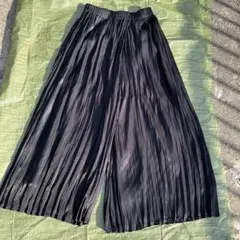 PLASTプリーツパンツ　ブラック　Mサイズ