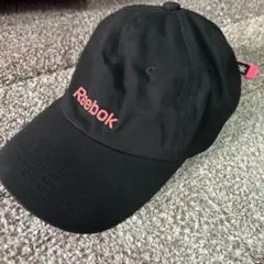 Reebok ブラックキャップ ピンクロゴ　トレーニングに　ジム　リーボックのサムネイル