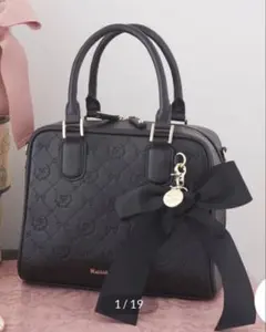 メゾンドフルール モノグラムリボンチャームボストンバッグ