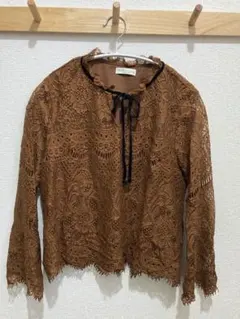 アースミュージックアンドエコロジー　レース素材長袖ブラウス