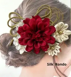 和装　髪飾り　成人式　続行式　結婚式　オフホワイト　つまみ細工　赤