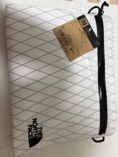 THE NORTH FACE ラフターショルダーポーチＭ ホワイト 3L