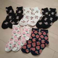 クマ柄といちご柄のソックス5足セット