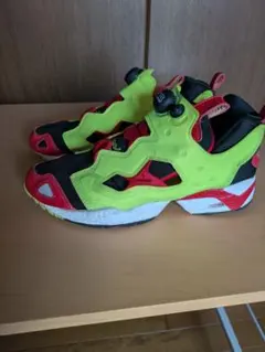 Reebok ポンプフューリー 黒/赤/黄緑